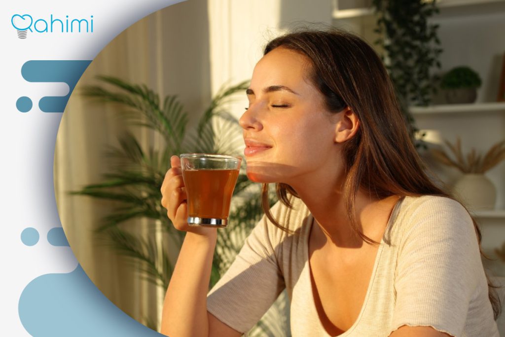 علت قهوه ای شدن زبان: دلایل پزشکی، رژیم غذایی و روشهای پیشگیری مؤثر 1 تأثیر مصرف چای در تغییر رنگ زبان